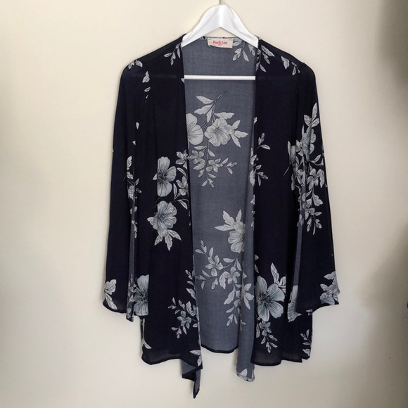 Only 1 Size S left💕Navy & White Floral Kimono Cardigan💕 - Picture 6 of 6